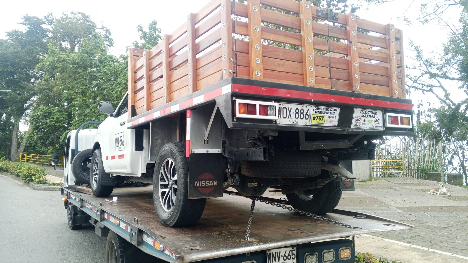 Servicio de gruas en Manizales, remolque de camioneta Nissan